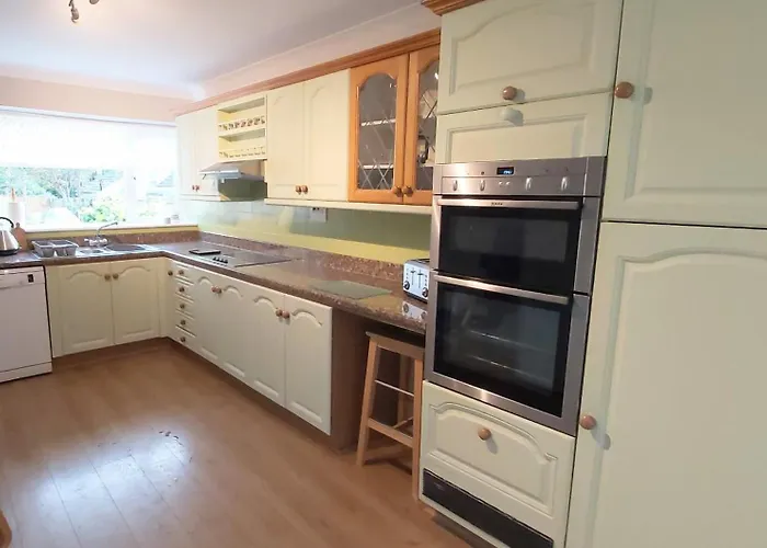 Willow Cottage Sleeps 5, Cosy Stopover