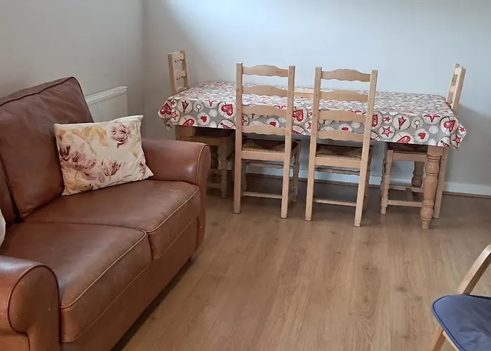 Willow Cottage Sleeps 5, Cosy Stopover